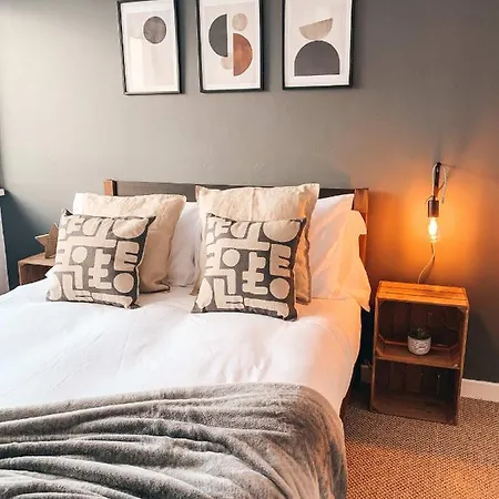 Grosvenor House By Solace Stays Newport  Esterno foto